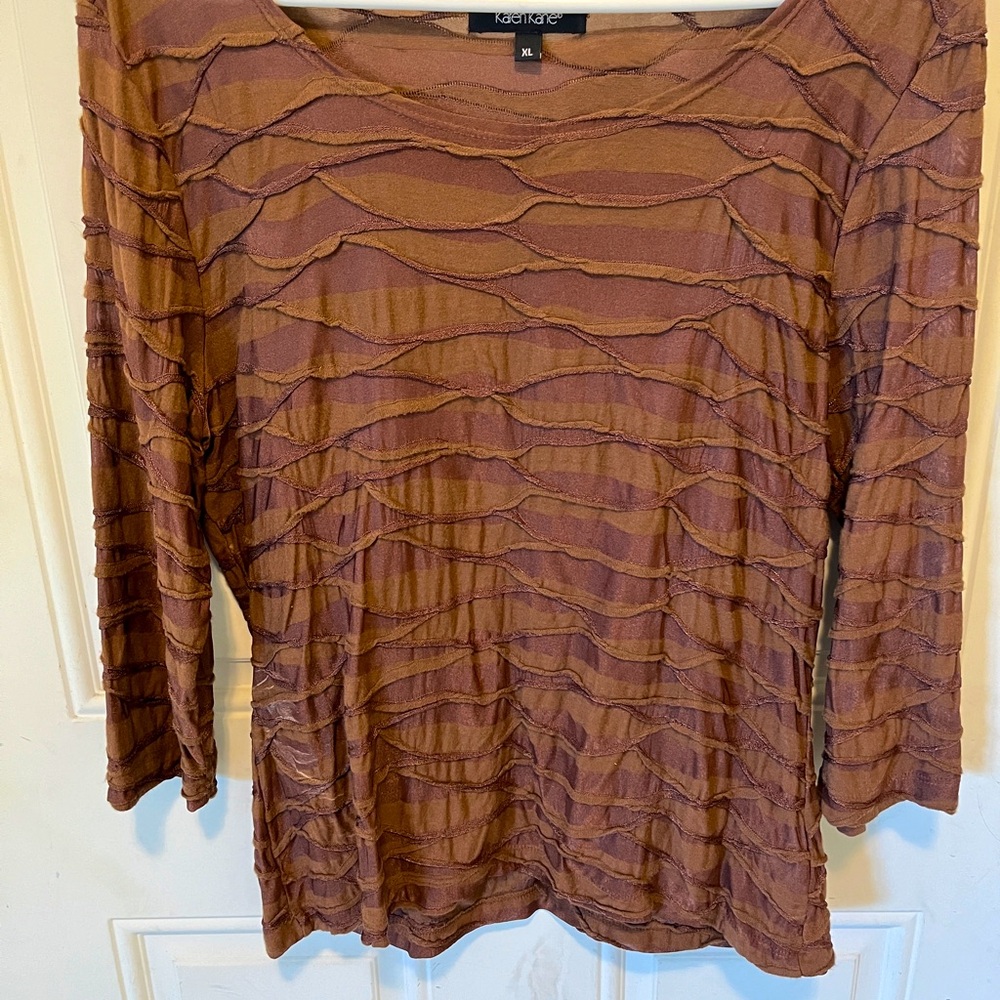 Karen Kane quarter length sleeve xl top